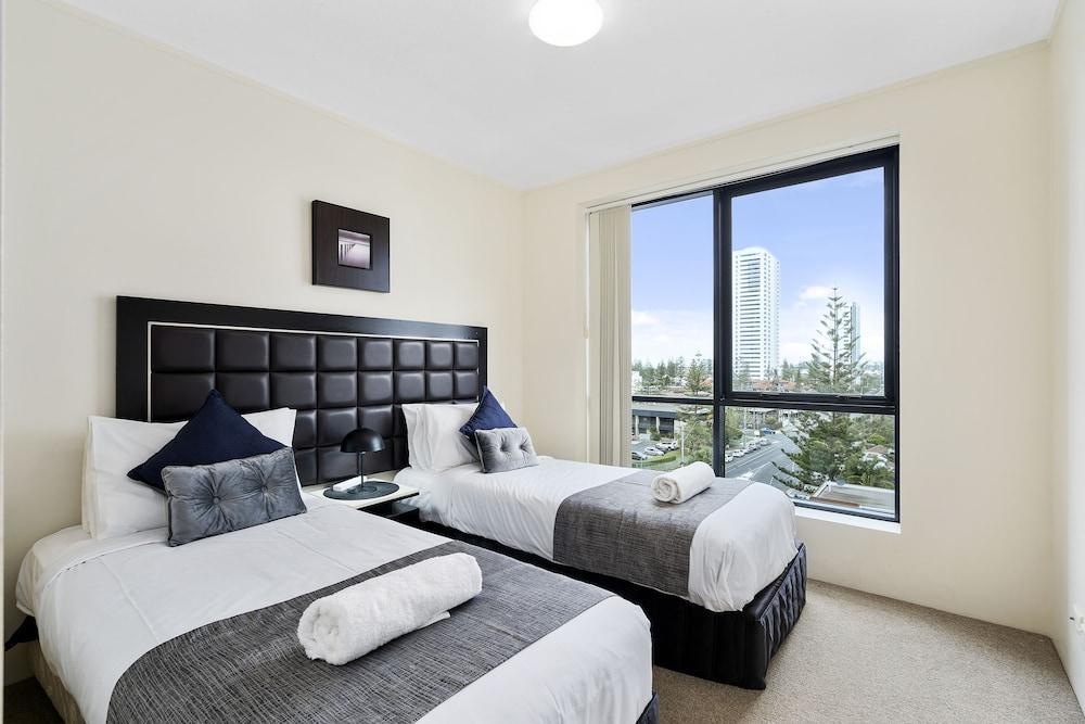 Mantra Broadbeach On The Park Gold Coast Exterior photo