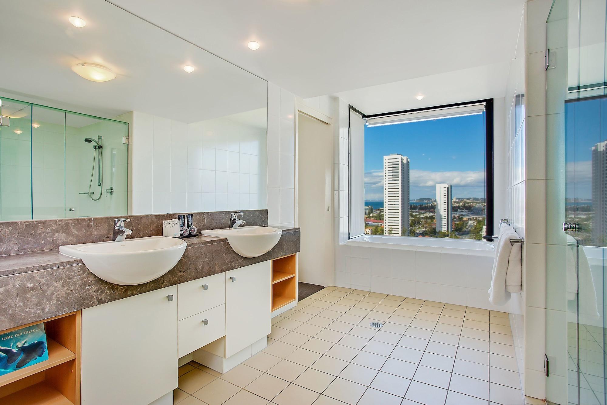 Mantra Broadbeach On The Park Gold Coast Exterior photo