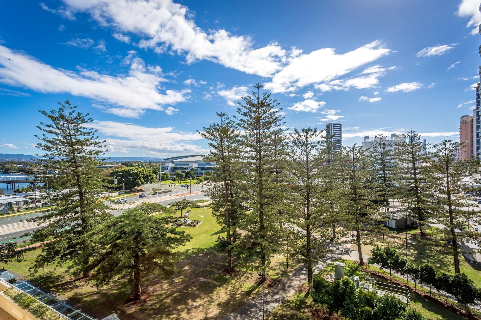 Mantra Broadbeach On The Park Gold Coast Exterior photo