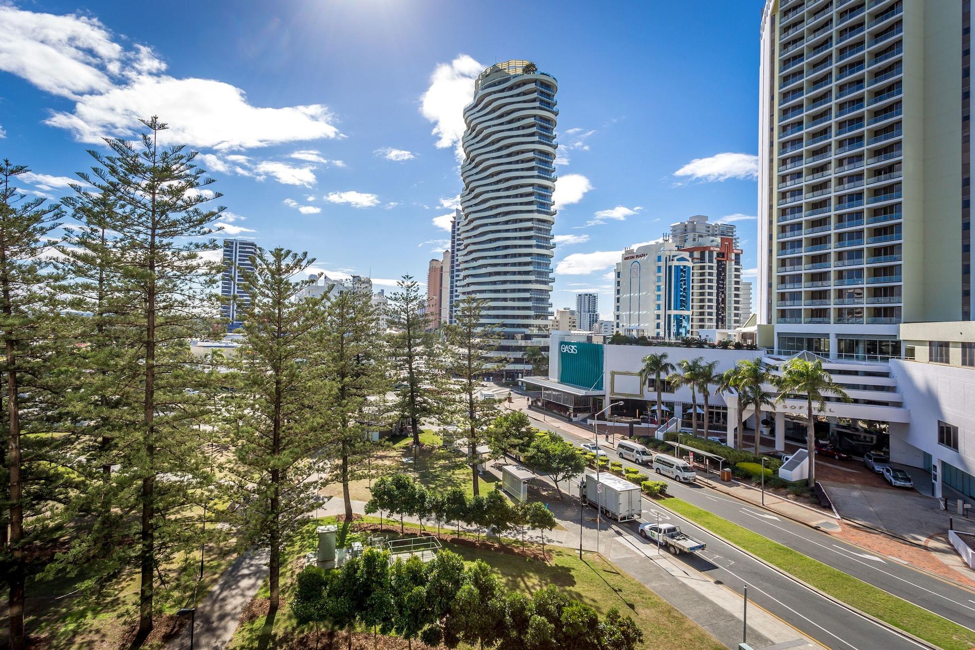 Mantra Broadbeach On The Park Gold Coast Exterior photo