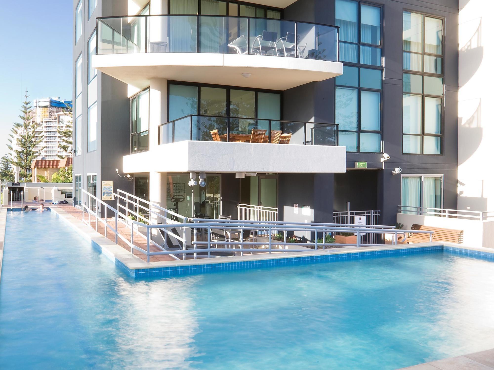 Mantra Broadbeach On The Park Gold Coast Exterior photo